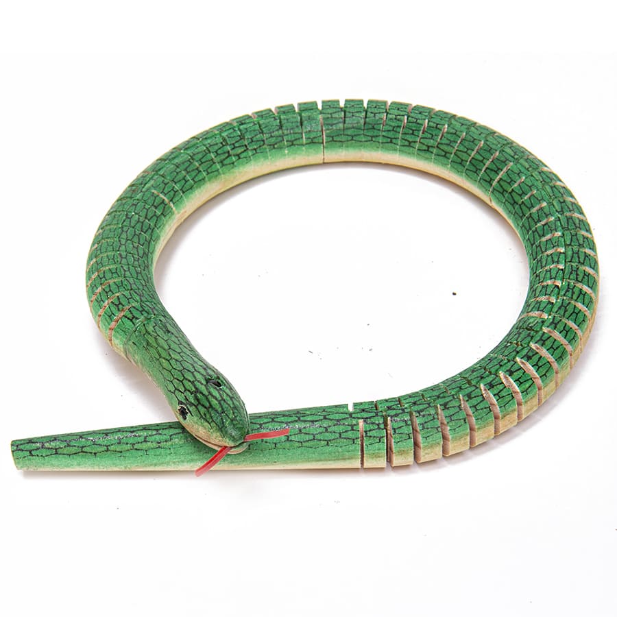 Зеленая деревянная змея. Деревянная змея игрушка. Зеленой деревянной змеи. Деревяшка змейка с шариками.