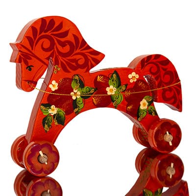 Деревянная лошадка Зорька