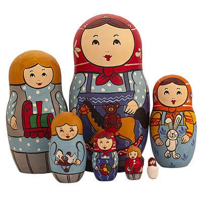 Матрешка традиционная Марусенька с игрушками