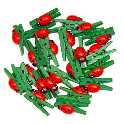 Фото - Набор зеленых прищепок с божьей коровкой 2,5 см 10 штук