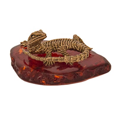 Фигурка на янтаре Саламандра