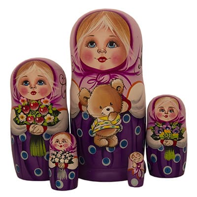 Авторская матрешка девочка с игрушкой