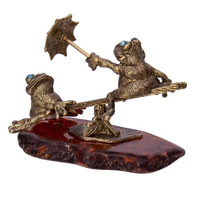 Фигурка Лягушки на качелях