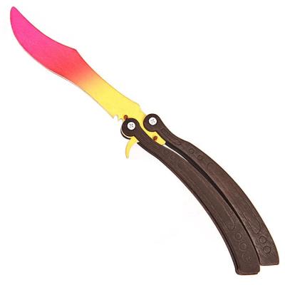 Деревянный нож-бабочка: клинок яркий, розово-желтый удобная рукоять.