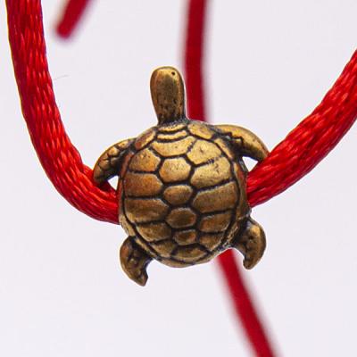 Фото Красная нить оберег Черепашка 1,5 см Фото Красная нить оберег Черепашка 1,5 см