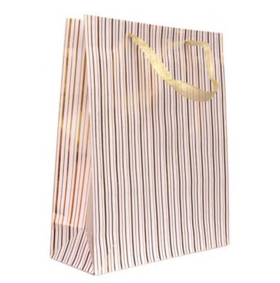 Фото - Подарочный пакет золотые полоски 26 х 32 Фото - Подарочный пакет золотые полоски 26 х 32