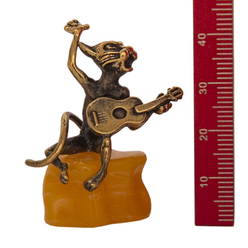 Фото - Фигурка на молочном янтаре Кот с гитарой 4 х 2 см