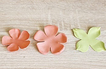 Вырезанные цветки из фоамирана Вырезанные цветки из фоамирана